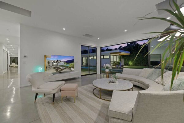 41350_Custom_FLWSOA_ModFab_Desert_Modern_Interior_CA-17-600x400